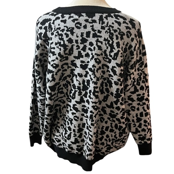 Joseph A Womens Sweater Leopard Pullover 3/4 Sleeves Gray Black Size Small - Picture 3 of 6